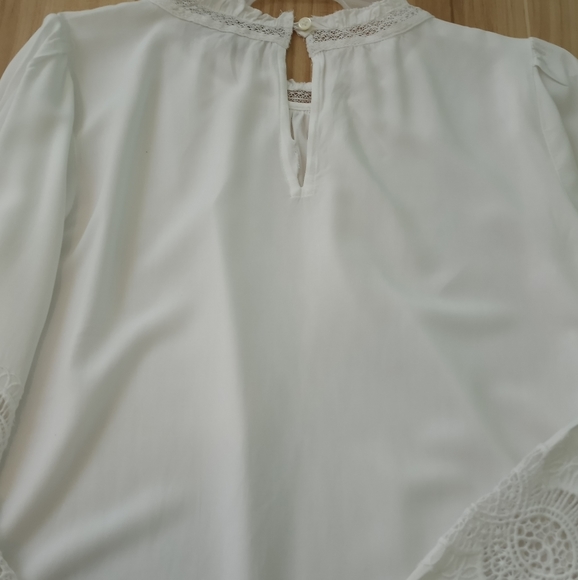 Loft white long sleeve blouse size S Womens from Loft. Crochet lace inlay. - Picture 2 of 2